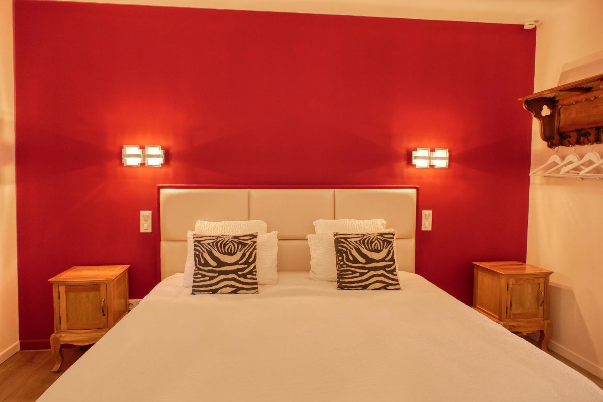 Le Hameau Fleur De Pierres , Chambre , Gite Et Table D'Hotes Murs  Εξωτερικό φωτογραφία