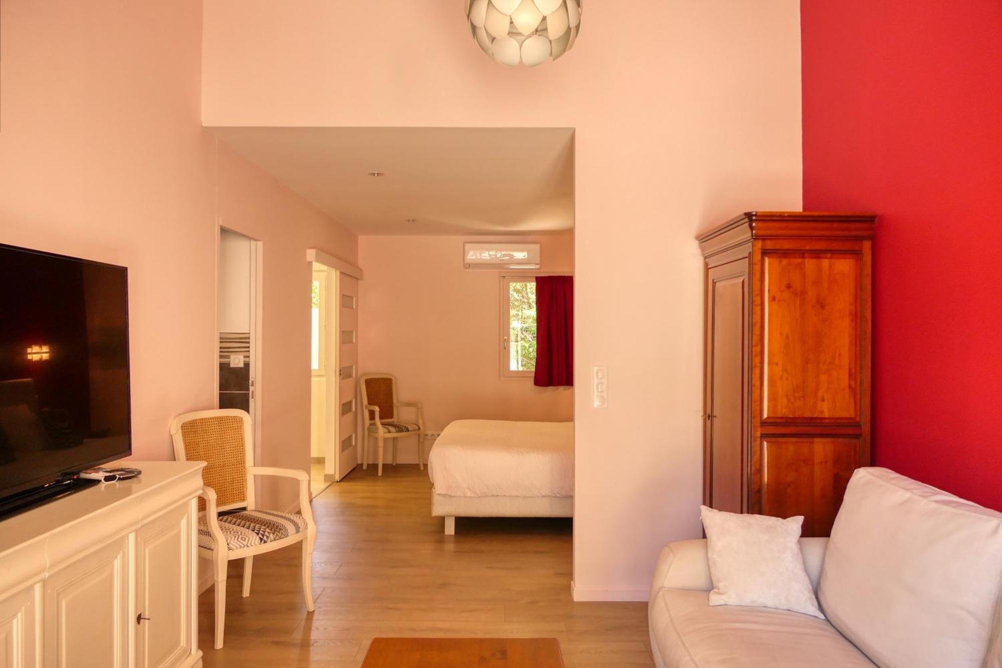 Le Hameau Fleur De Pierres , Chambre , Gite Et Table D'Hotes Murs  Εξωτερικό φωτογραφία