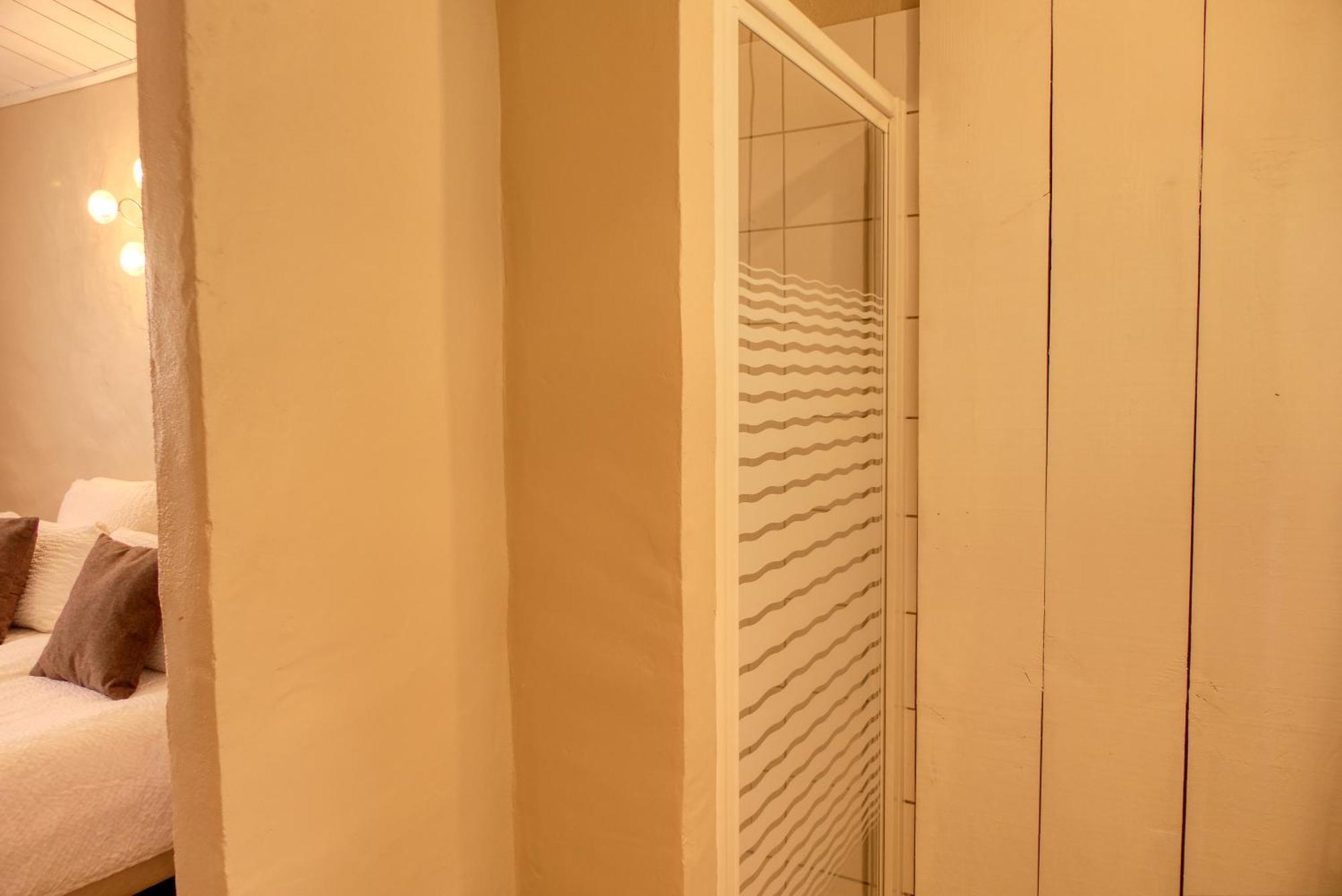 Le Hameau Fleur De Pierres , Chambre , Gite Et Table D'Hotes Murs  Εξωτερικό φωτογραφία