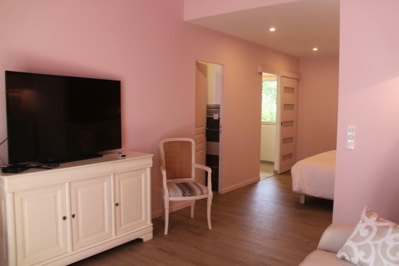 Le Hameau Fleur De Pierres , Chambre , Gite Et Table D'Hotes Murs  Εξωτερικό φωτογραφία