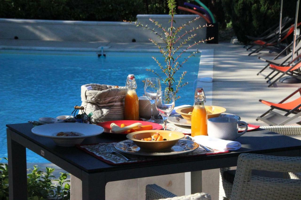Le Hameau Fleur De Pierres , Chambre , Gite Et Table D'Hotes Murs  Εξωτερικό φωτογραφία